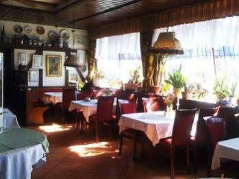 Hotel Weinhaus Wiedemann Гинсхайм-Густавсбург Екстериор снимка